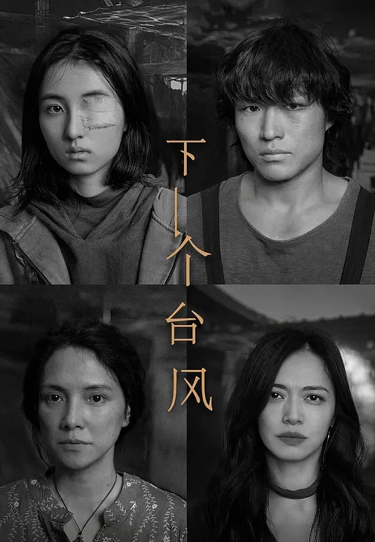 抄底双马尾女仆装小美女逛漫展 黑网袜白色内内，只顾玩手机 - 月色视频